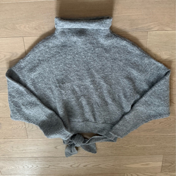 Aritzia Lorin Sweater Grey Size Small - Picture 5 of 9